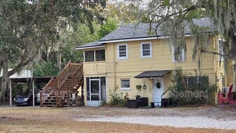 103 Colonial Dr in Auburndale, FL - Building Photo