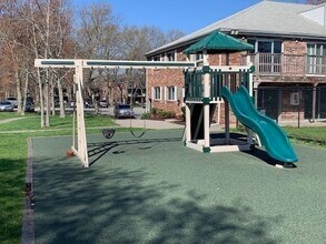 103 Farrwood Ave, Unit 2 in North Andover, MA - Building Photo - Building Photo