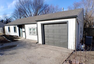 8208 W 81st St in Overland Park, KS - Building Photo - Building Photo