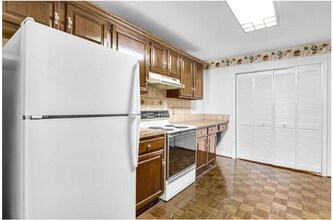 1181 Pebble Dr in Bristol, VA - Building Photo - Building Photo
