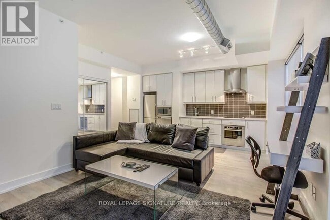 75 The Donway W in Toronto, ON - Building Photo - Building Photo