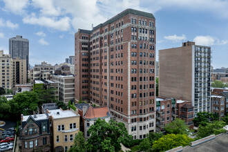 Oakdale Towers in Chicago, IL - Building Photo - Building Photo