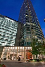 345 E Ohio St-Unit -1905 in Chicago, IL - Foto de edificio - Building Photo