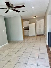 7115 Orpine Dr N in St. Petersburg, FL - Foto de edificio - Building Photo