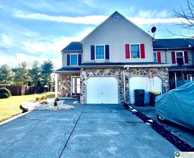 1732 Pinewind Dr in Alburtis, PA - Building Photo - Building Photo