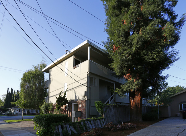 Hallmark Apartments in San Jose, CA - Building Photo - Building Photo