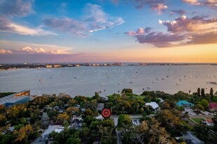 5113 31st Ave S in Gulfport, FL - Building Photo