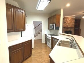 438 Lake Highlands Dr in Lake Dallas, TX - Building Photo - Building Photo