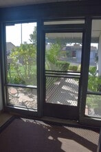 8621 Tiogawoods Dr in Sacramento, CA - Building Photo - Building Photo