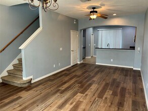 6925 Towering Spruce Dr in Riverview, FL - Building Photo - Building Photo