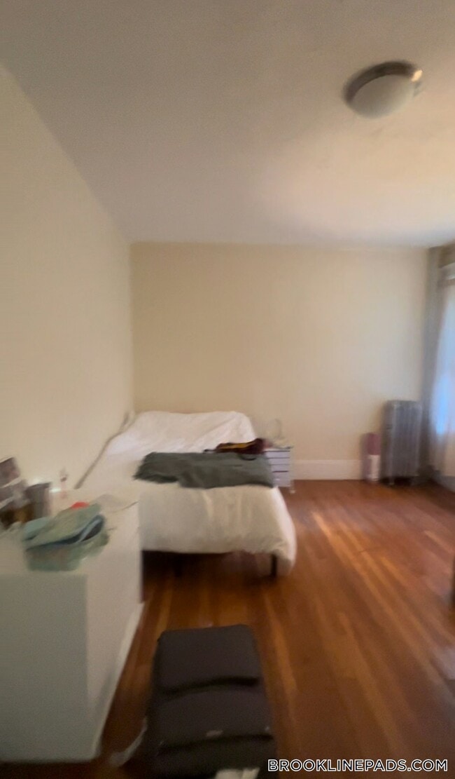 73 Longwood Ave, Unit 3R in Brookline, MA - Foto de edificio - Building Photo