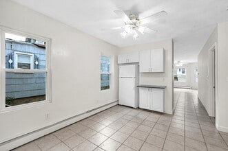 20 Epping St, Unit 1 in Lowell, MA - Building Photo - Building Photo