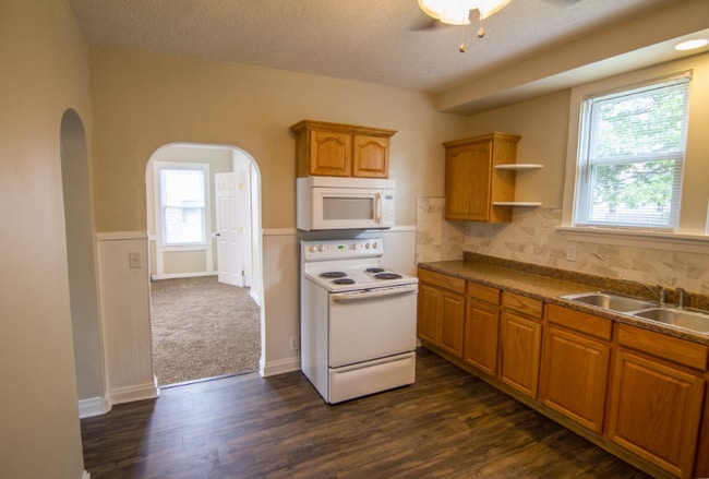 4015 Church St in Kirtland, OH - Foto de edificio - Building Photo