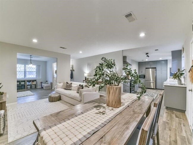 401 Reta Dr in Deer Park, TX - Foto de edificio - Building Photo