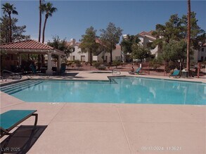 7904 Fossil Creek Ln in Las Vegas, NV - Building Photo - Building Photo