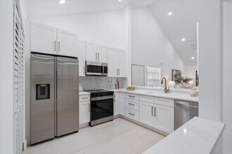 441 Ashwood Pl in Boca Raton, FL - Building Photo - Building Photo