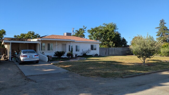 4665 W Hedges Ave in Fresno, CA - Building Photo - Building Photo