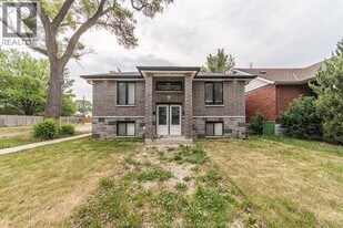 3605 King St in Windsor, ON - Building Photo