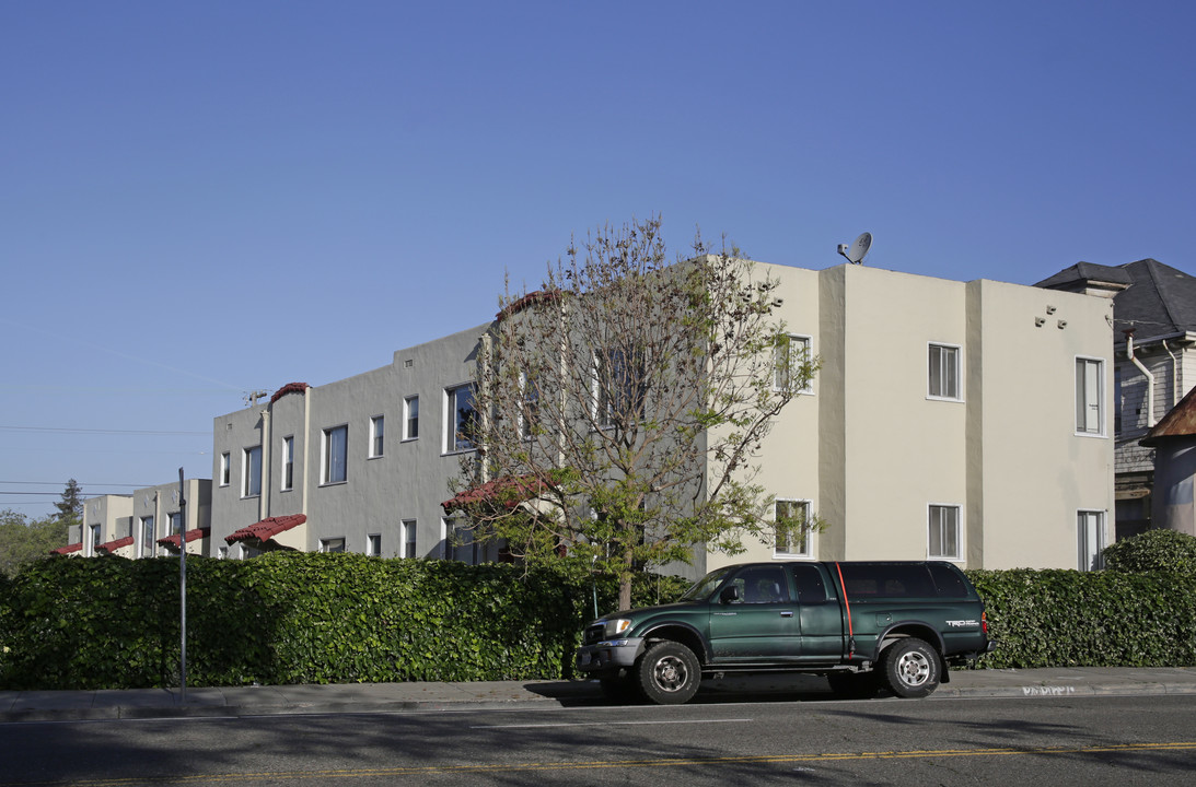 5951-5955 Telegraph Ave in Oakland, CA - Building Photo