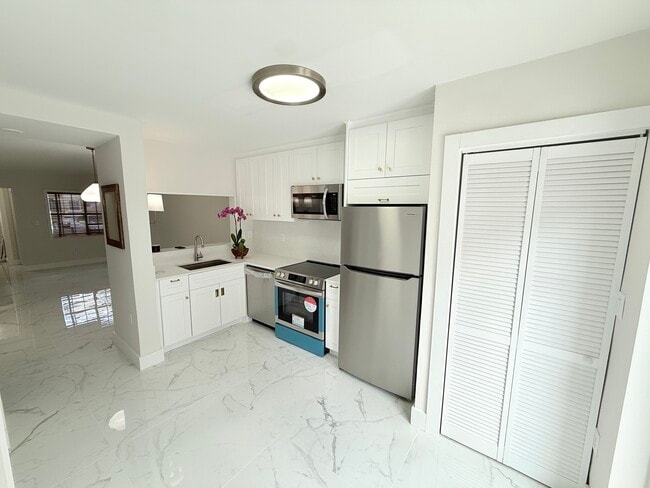 6726 SW 130th Pl, Unit 1403 in Miami, FL - Building Photo - Building Photo
