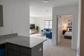 2 Grove St, Unit 218 in Dover, NH - Building Photo - Building Photo