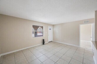 1116 Upton Ct S in St. Petersburg, FL - Building Photo - Building Photo