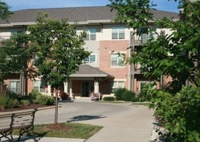 Alta Mira II Senior Apartments in Menomonee Falls, WI - Building Photo