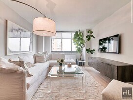 E 81st St in New York, NY - Building Photo