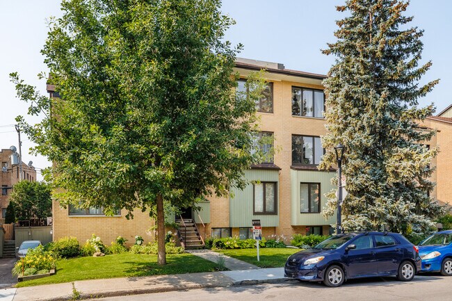 12532 Odette-Oligny Rue in Montréal, QC - Building Photo - Building Photo