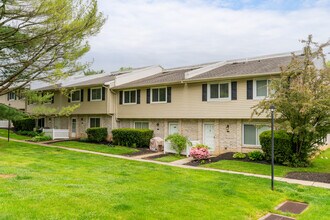 Village Walk Condos in Exton, PA - Foto de edificio - Building Photo