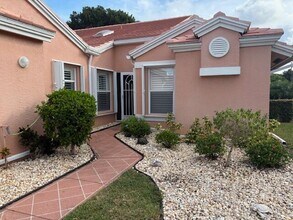 5582 Royal Lake Cir in Boynton Beach, FL - Building Photo - Building Photo