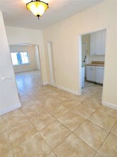 720 Meridian Ave-Unit -3 in Miami Beach, FL - Building Photo - Building Photo
