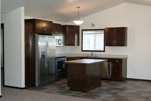 1331 13th St W in West Fargo, ND - Building Photo