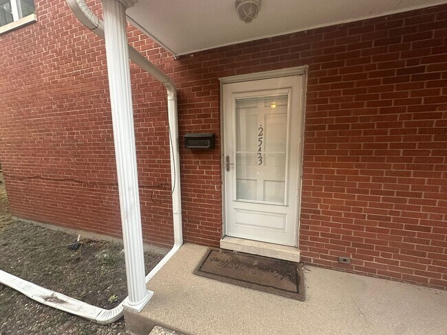 2543 Crawford Ave in Evanston, IL - Building Photo - Building Photo