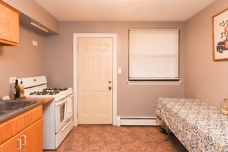 1600 W Jarvis Ave, Unit G06C in Chicago, IL - Building Photo - Building Photo