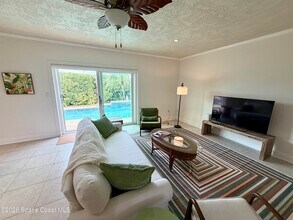 190 Harwood Ave in Satellite Beach, FL - Foto de edificio - Building Photo