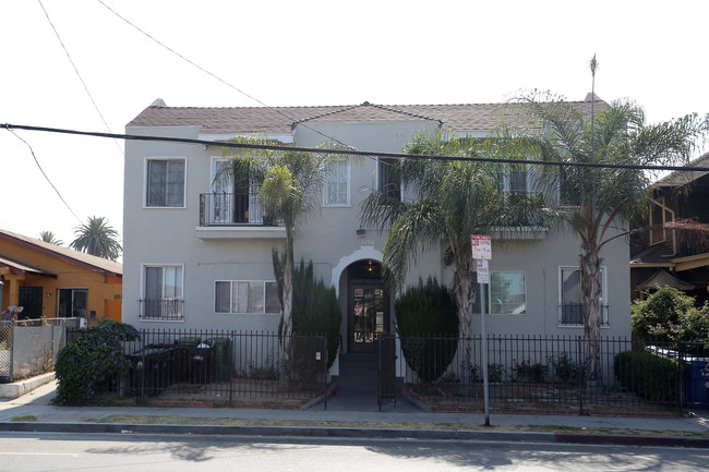 1154 S Normandie Ave in Los Angeles, CA - Foto de edificio - Building Photo