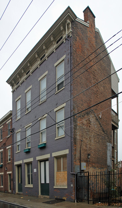 133 E Clifton Ave in Cincinnati, OH - Building Photo