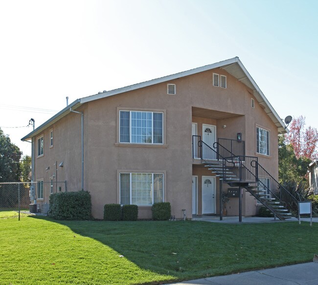 10320 Birmingham Way in Rancho Cordova, CA - Foto de edificio - Building Photo