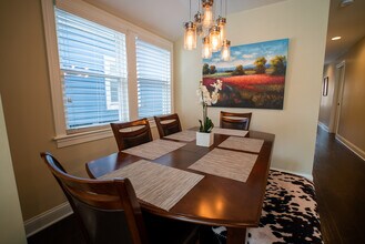 3538 N Hoyne Ave, Unit 2F in Chicago, IL - Building Photo - Building Photo