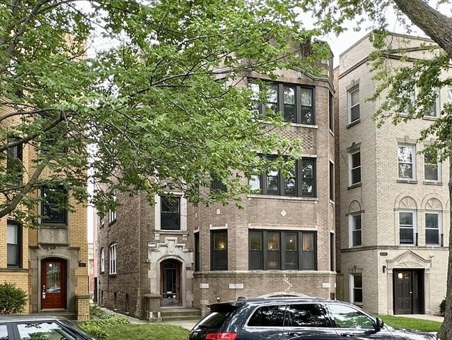 property at 2619 W Greenleaf Ave