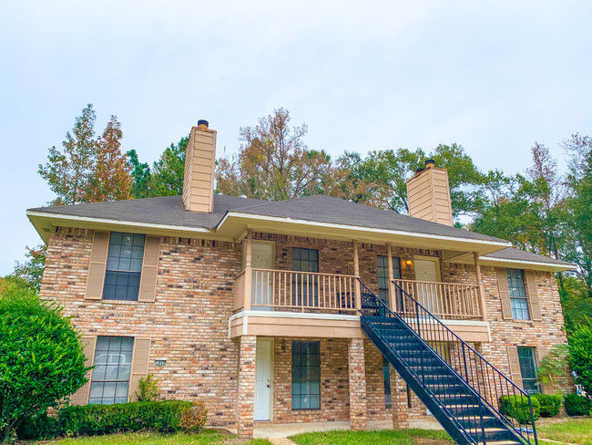 Grand Oaks in Shreveport, LA - Building Photo