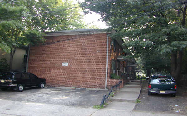 48-50 W Stratford Pl in Irvington, NJ - Building Photo