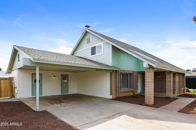 6413 W Mission Ln in Glendale, AZ - Building Photo - Building Photo