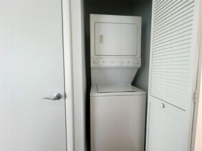 7280 SW 90th St, Unit 709 in Miami, FL - Building Photo - Building Photo