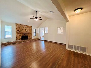 1906 Surrey Dr in Round Rock, TX - Building Photo - Building Photo
