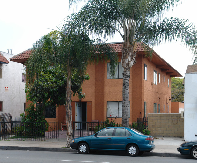 609 S Main St in Santa Ana, CA - Foto de edificio - Building Photo