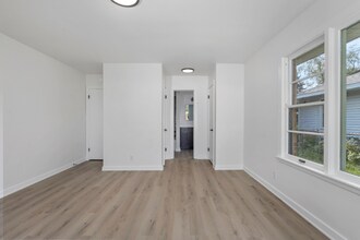 2635 Fuller Ave NE in Grand Rapids, MI - Foto de edificio - Building Photo