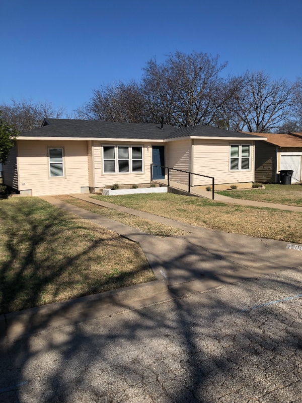 property at 1006 Bales St