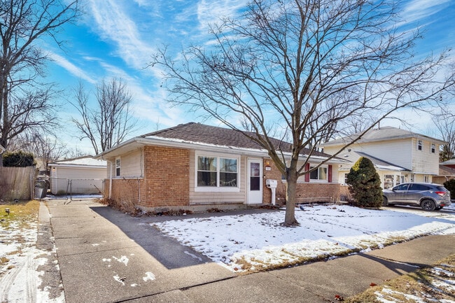 309 Waldmann Dr in Park Forest, IL - Building Photo - Building Photo